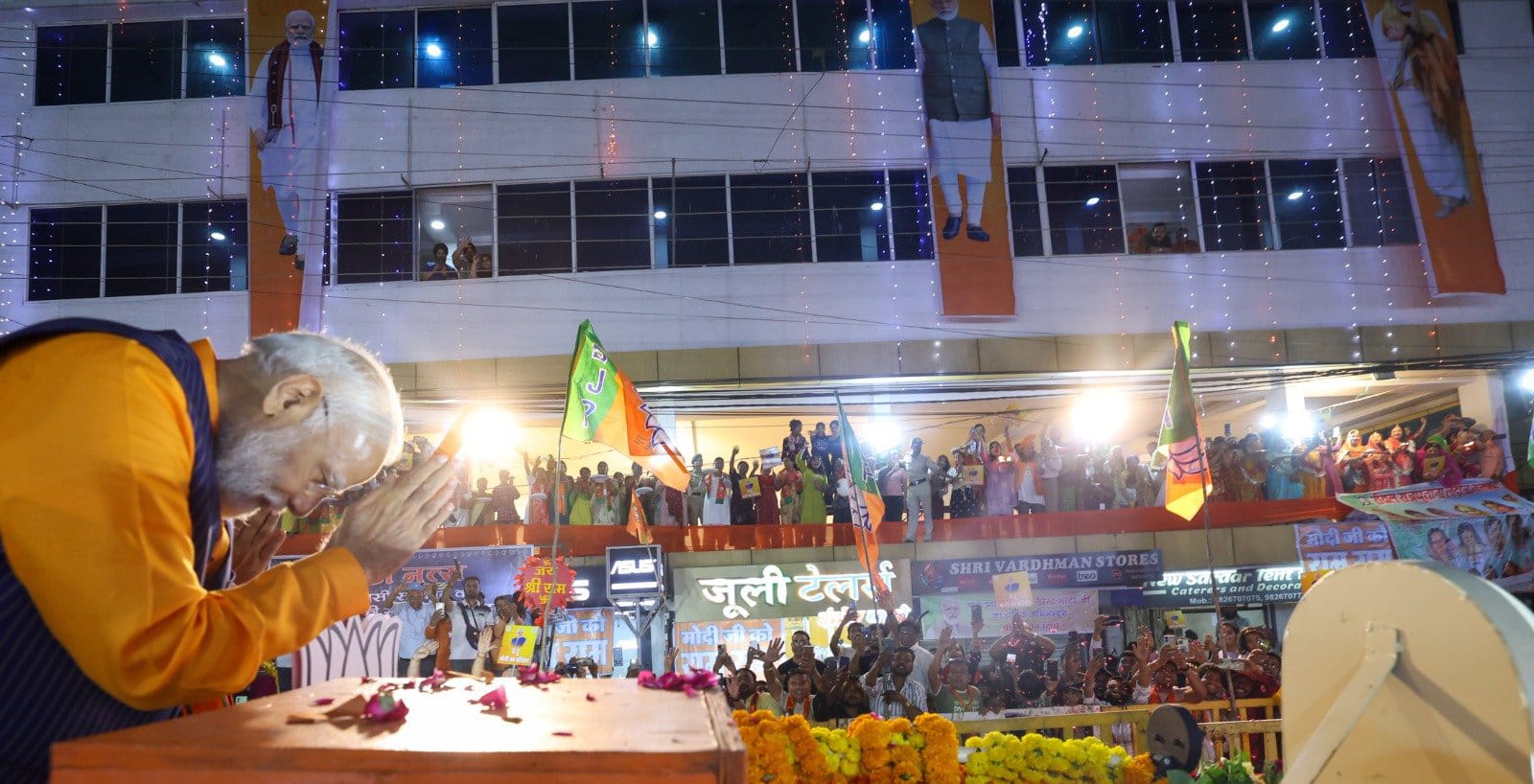 प्रधानमंत्री श्री नरेंद्र मोदी जी ने जबलपुर में भाजपा प्रत्याशी के समर्थन में किया रोड-शो