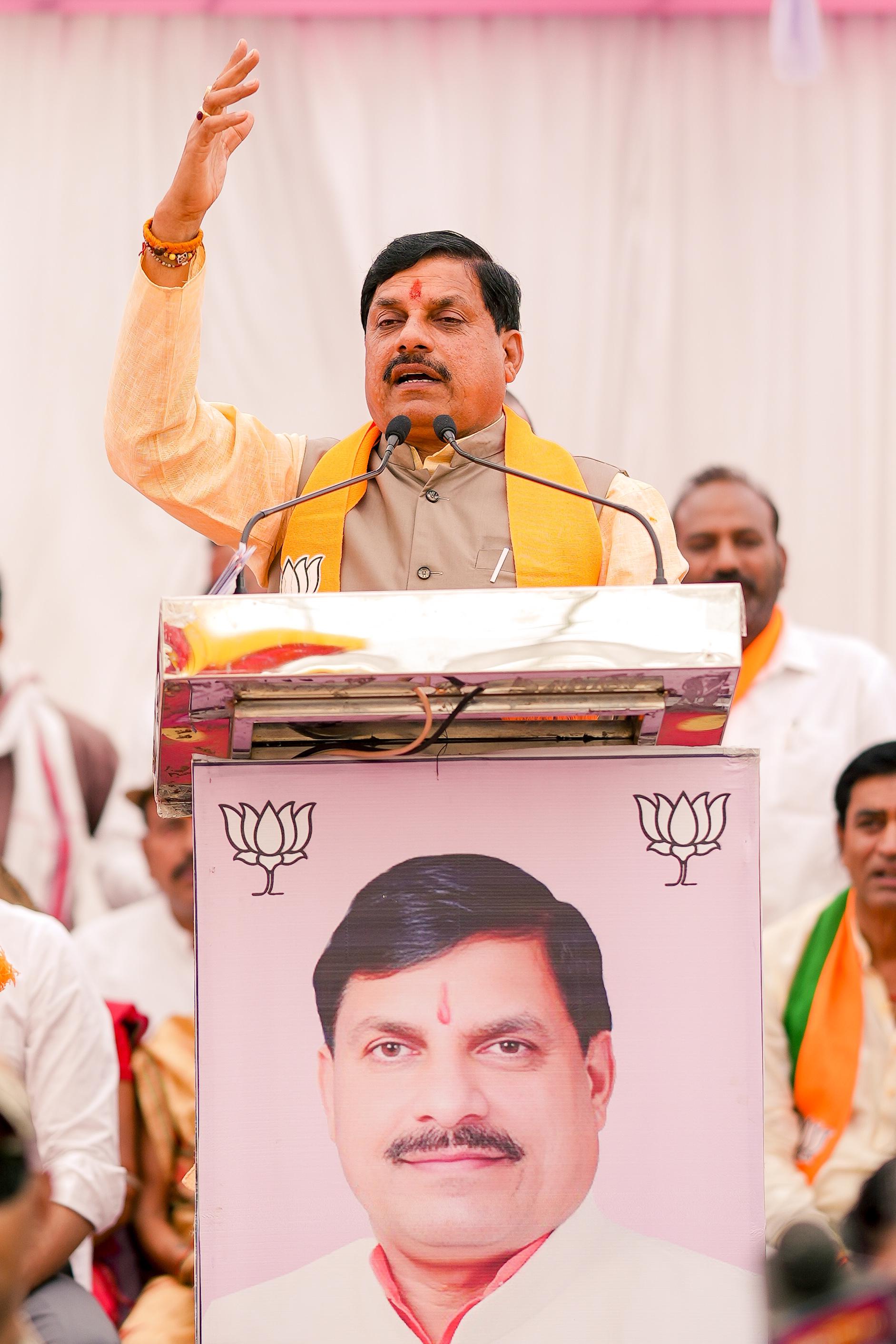 मुख्यमंत्री डॉ. मोहन यादव ने खंडवा, खरगोन लोकसभा क्षेत्रों में आयोजित जनसभाओं को संबोधित किया